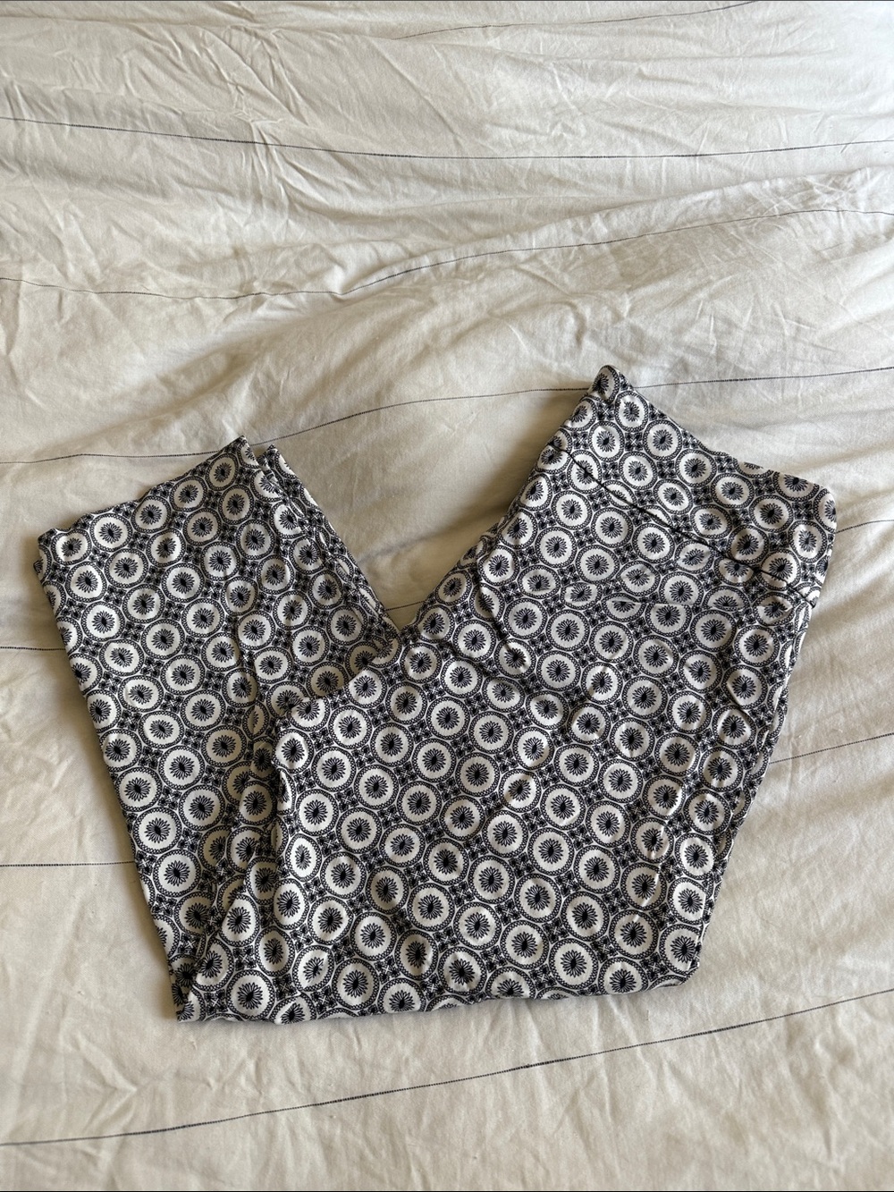 Zac & Rachel Black and White Medallion Capri Work Pants
